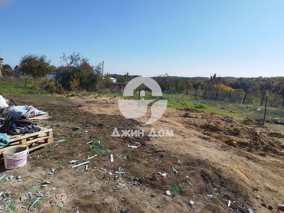 Предлагаме едноетажна къща в с. Горица