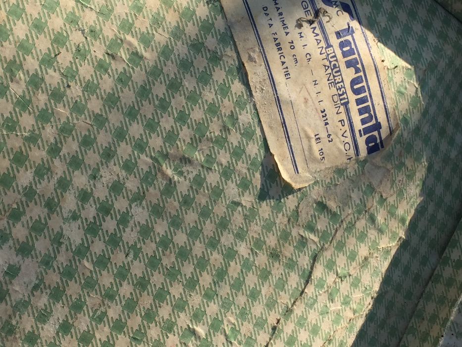 Geamantan vechi Colectie, Decor