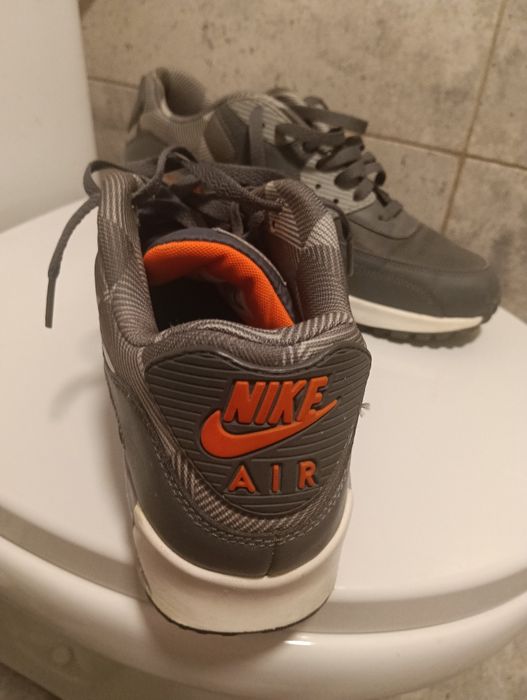 Adidași Originali Nike Air Max mărimea 44 in stare foarte bună.