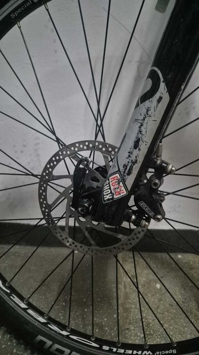 Se vinde bicicleta cross-country