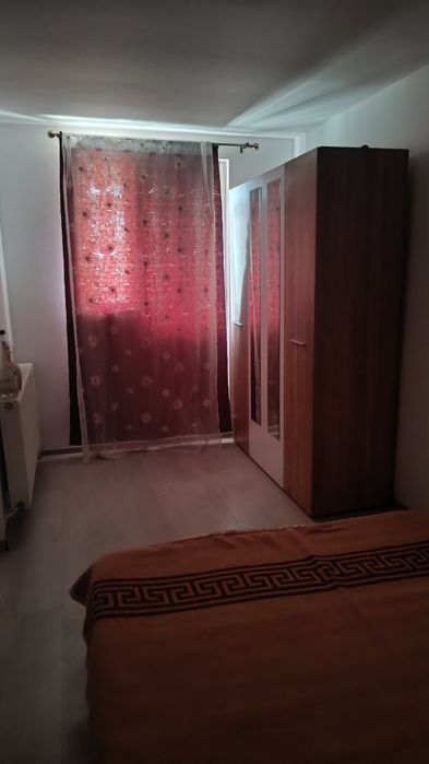 Proprietar inchiriez apartament semidecomandat  in  Baicoi zona Liliesti