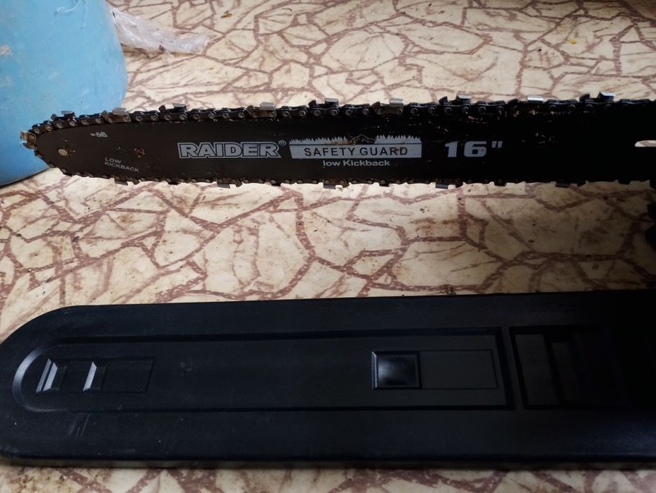 Електрически верижен трион Raider 2000 W