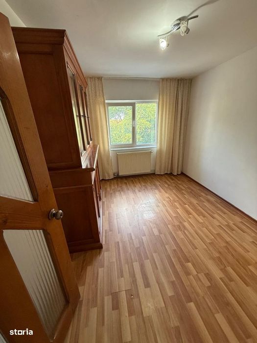 Apartament cu 4 camere decomandate, Obcini