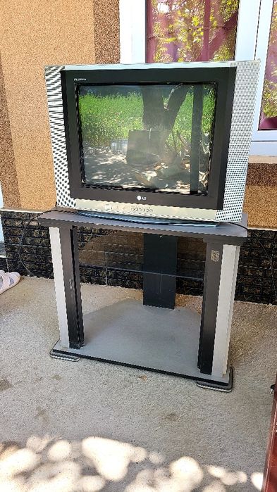 Телевизор и подставка