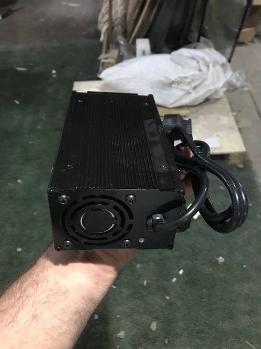 Быстрий зарядка оригинал yadea. Для електроскутеров. По низким ценам.