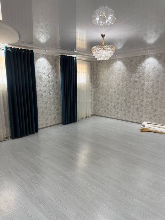 Sharq 1 tomonda 2 xonali uy sotiladi