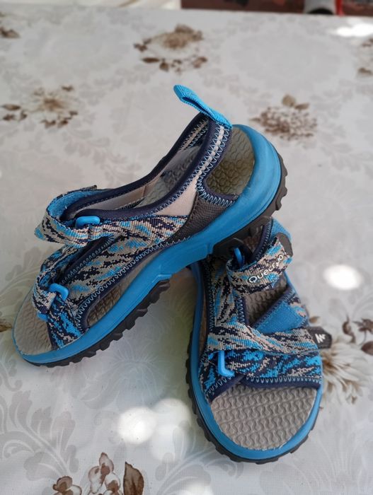 Sandale Champion și Decathlon