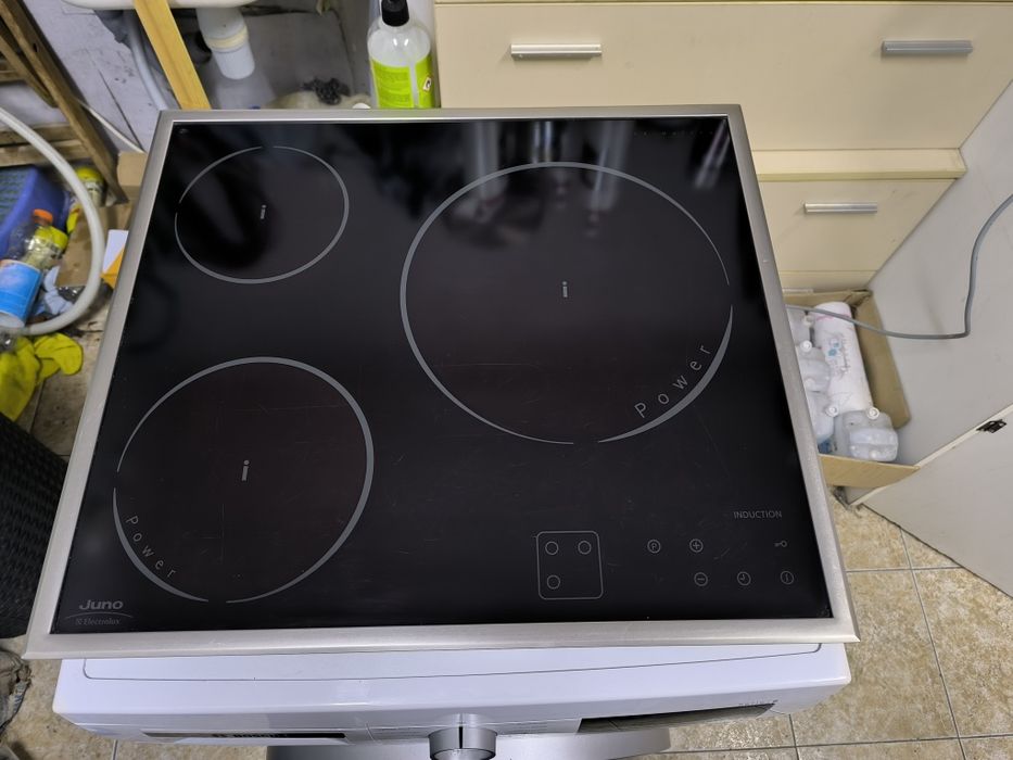 Индукционен плот JUNO Electrolux