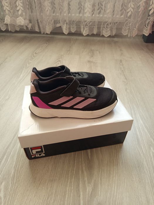 Маратонки Adidas номер 35