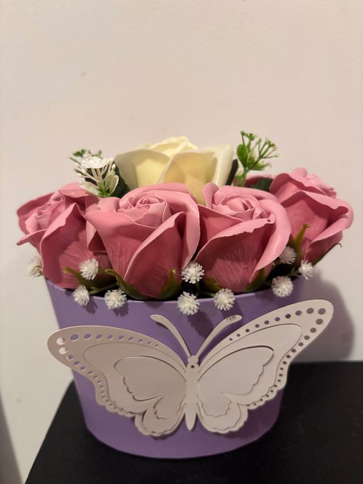 Чантичка с сапунени рози.