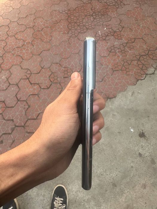 Samsung S21Ultra Silver 256GB 5G sotiladi Holati ideal qotmidi