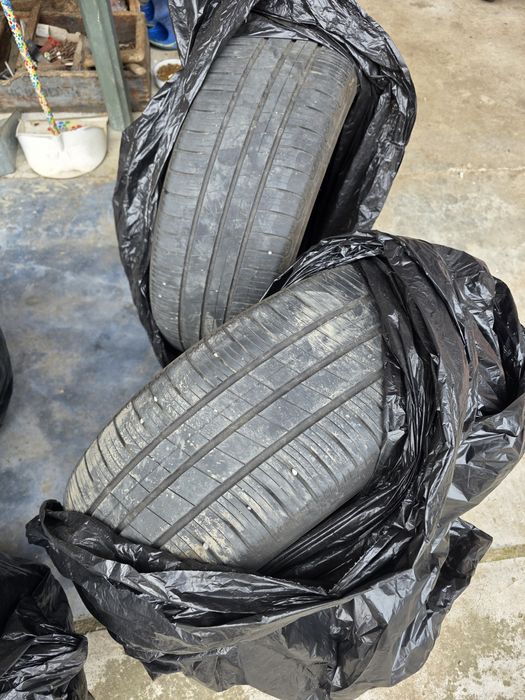 Vând anvelope 205 55 16 V GOODYEAR