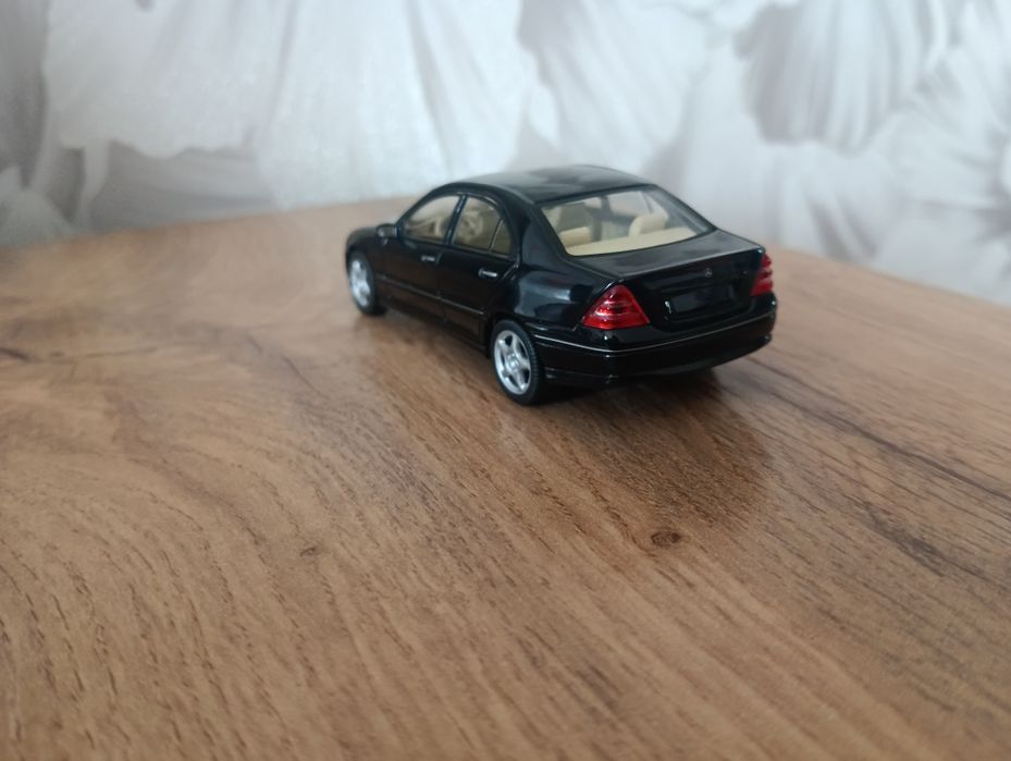 Мерседес в масштабе 1:43
