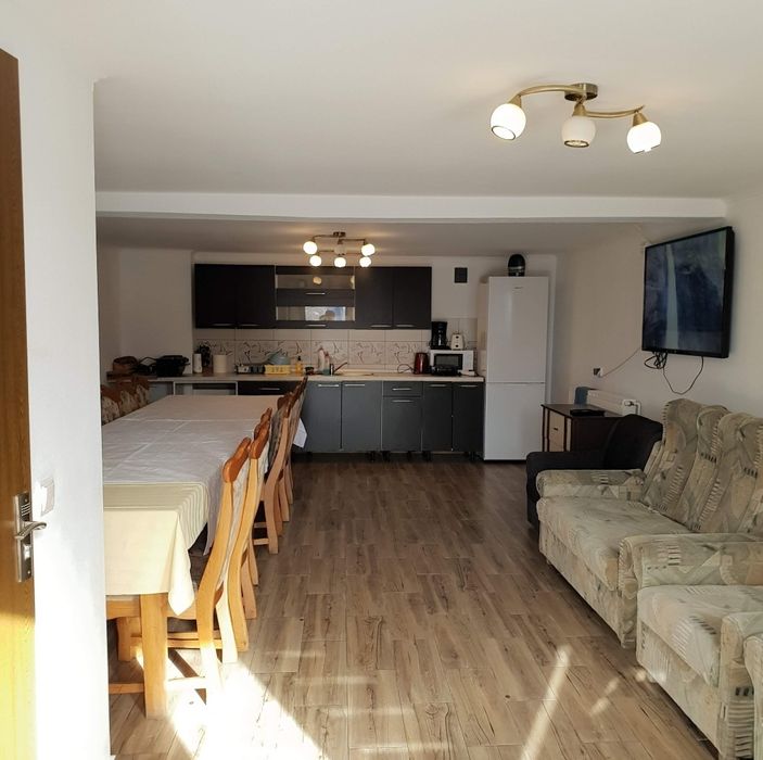 Inchiriez vila 5 camere in Paltinis. Cu ciubar