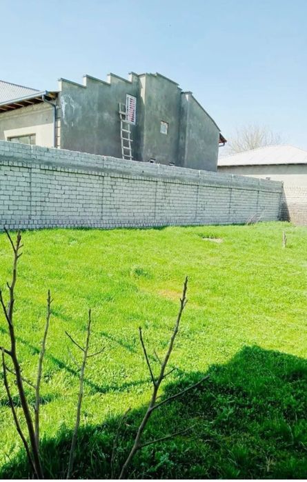 Uchtepa tuman Hovli uy maydoni Sotilad 4 sotix egasimiz ozimiz 1 yer