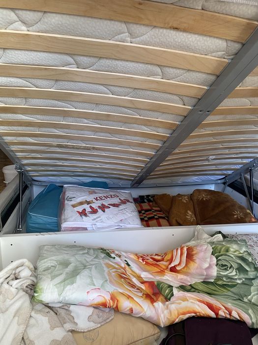 Продам двухспальную кровать