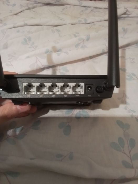 router asus (100 lei) si router tp-link (50 lei)
