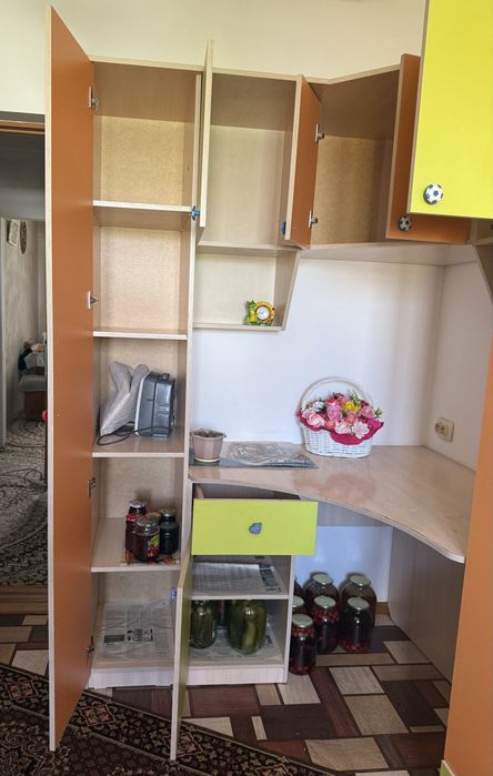 Продам кровать и шкаф в детскую