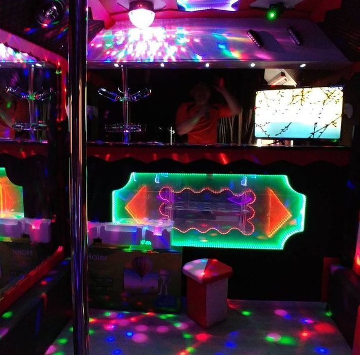 Автобус клуб на колесах