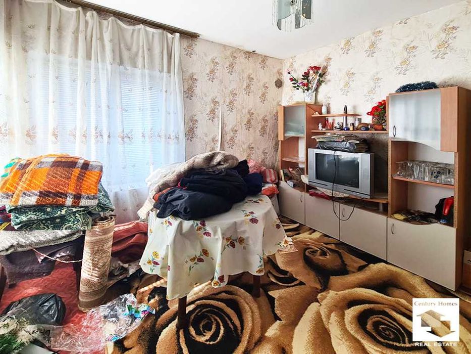 155078 Едноетажна къща с равен двор, кладенец и гараж в с. Сушица