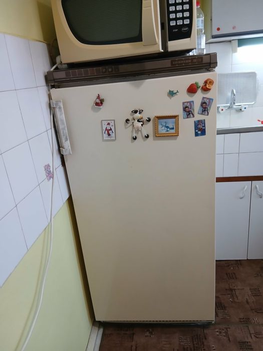 Продавам фризер и хладилник с фризер