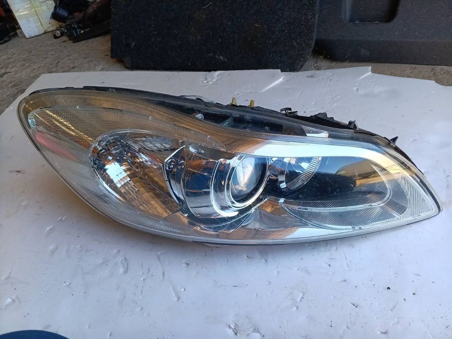 Десен фар ксенон за Volvo C30 / Волво ц30 xenon
