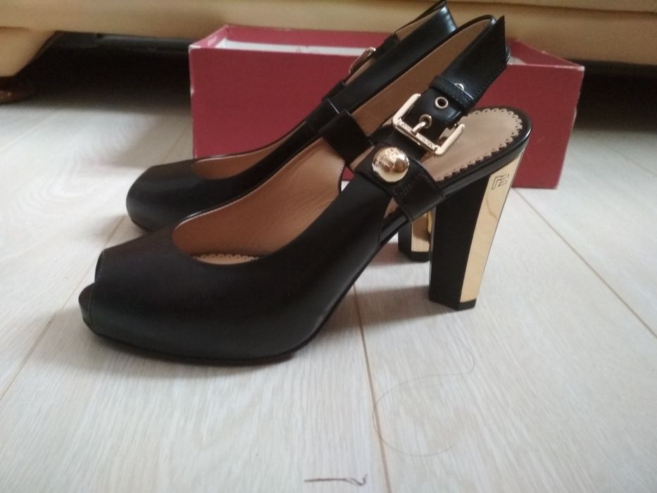 Новые босоножки, брендовые, оригинал