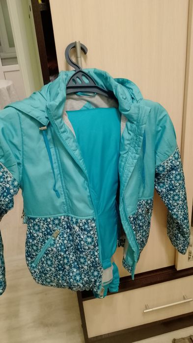 Демисезонный костюм для девочки