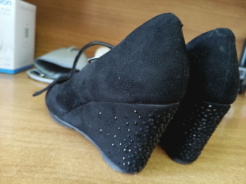 Продаю туфли новые