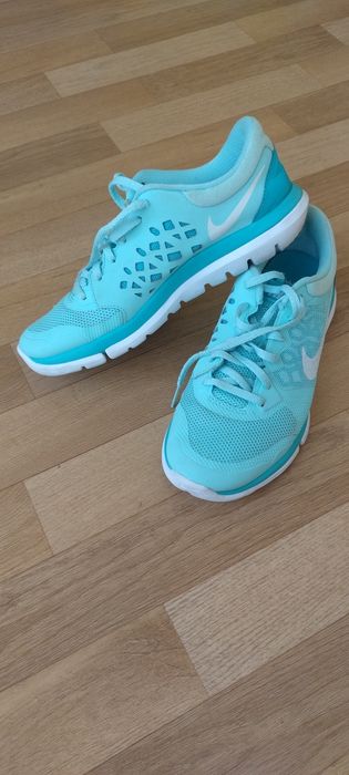 Дамски маратонки Nike