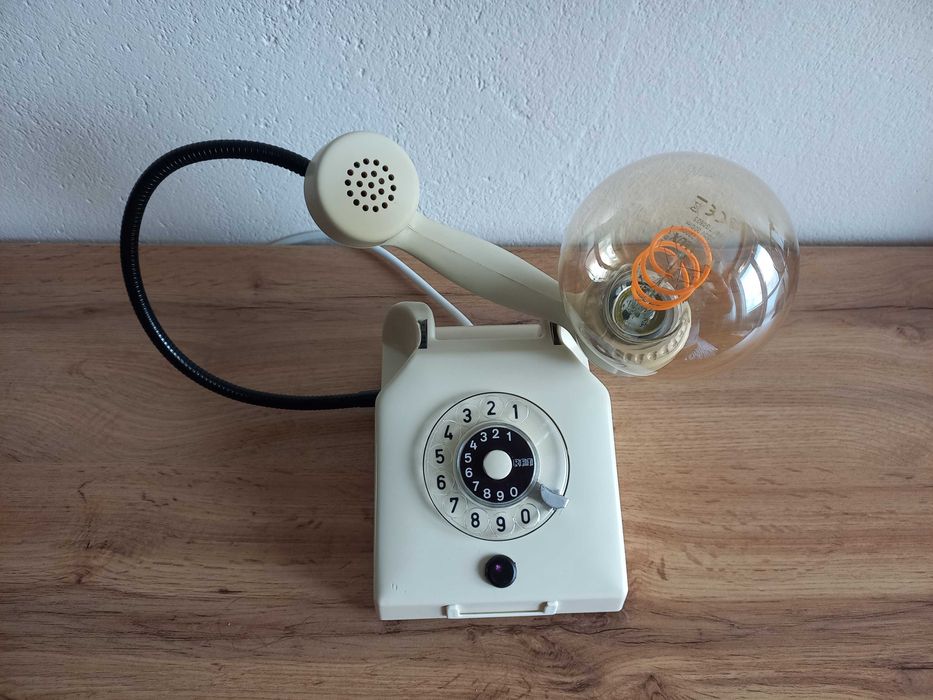 Стилна нощна лампа от ретро телефон