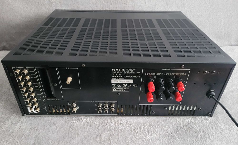 YAMAHA AX-730 amplificator Hi-Fi