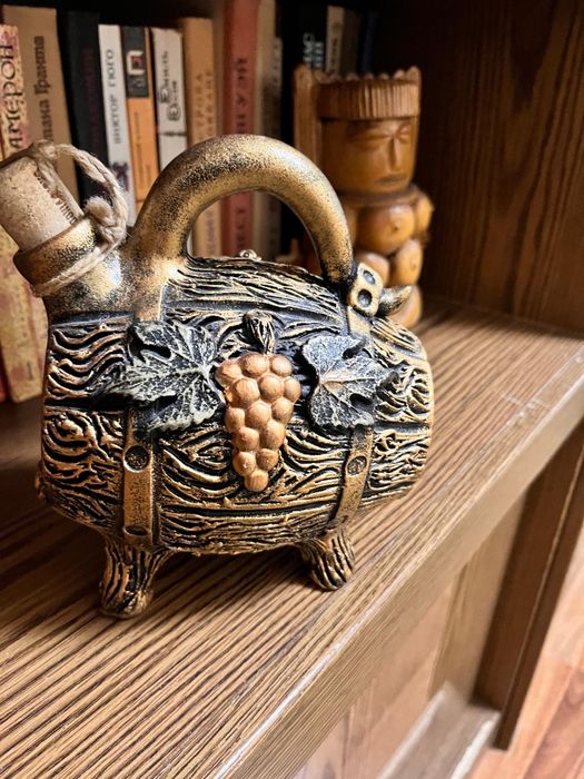 Сувенирная винная бочка