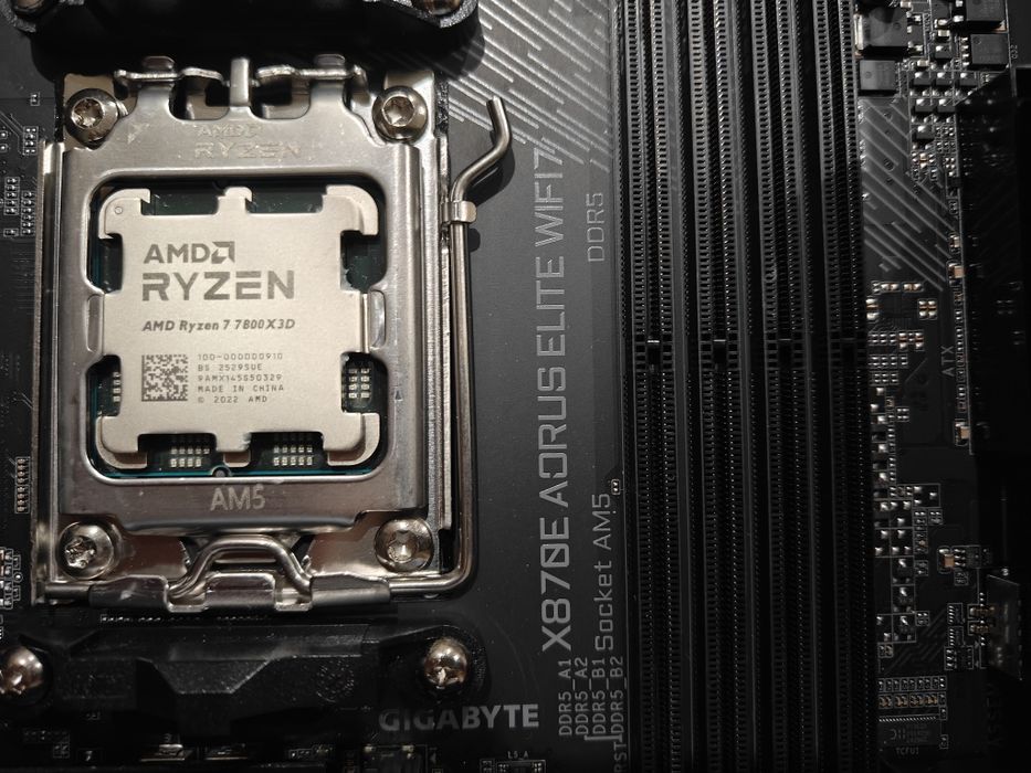 Комплект Ryzen 7800x3d + Gigabyte X870E Elite Wifi 7