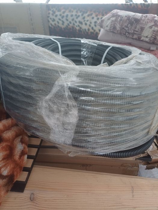 Труба гофрированная ПВХ .диаметр 20.