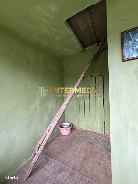 Casa Renovabila 3 camere Baie Bucatarie CRICAU 1375 mp Teren Toate Uti