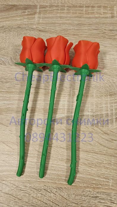 3D принтирани червени рози