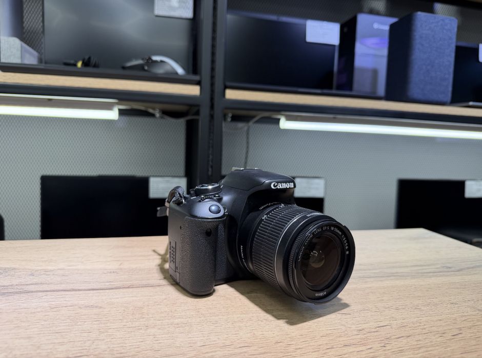 Canon EOS 600D фотоаппарат