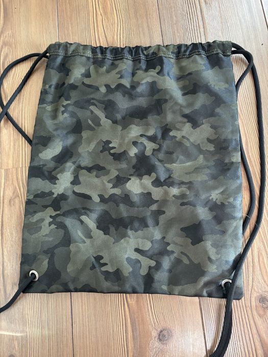 Шапка puma и раница/ мешка камуфлажна от mango