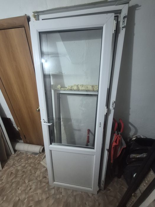 Продам дверь балконную,б/у