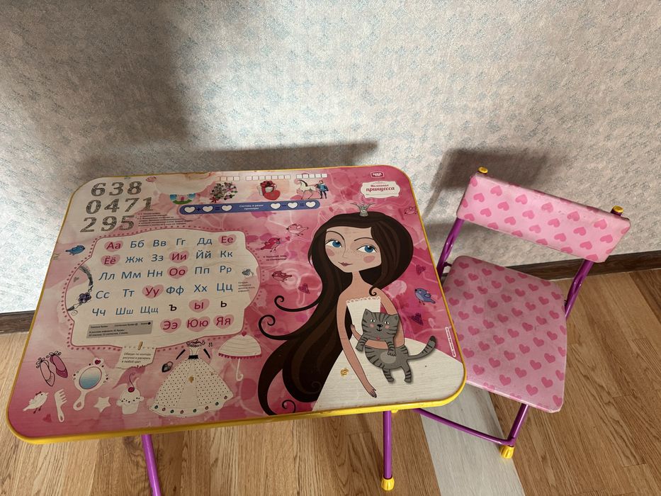 Продам недорого детский стол и стул