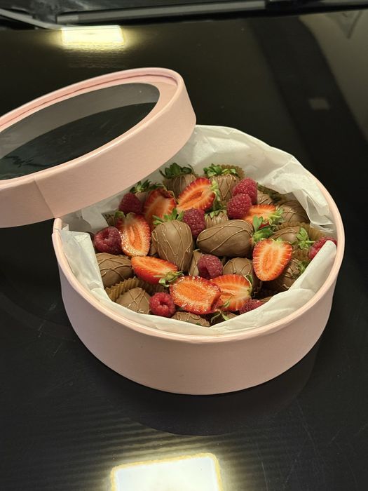 Клубника в шоколаде подарок 1 октября