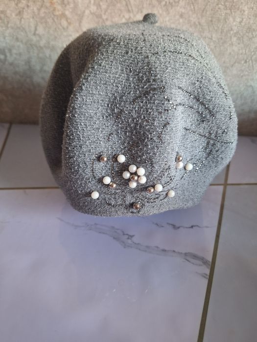 Продам берет женский.