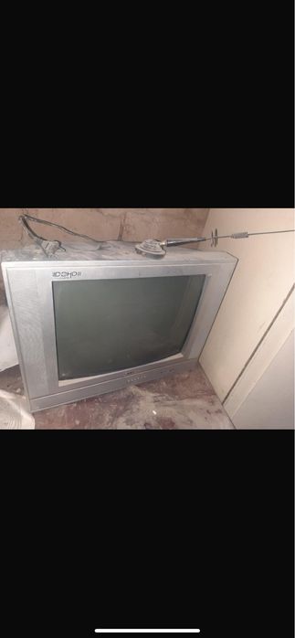 Продаю старые мониторы и телевизоры