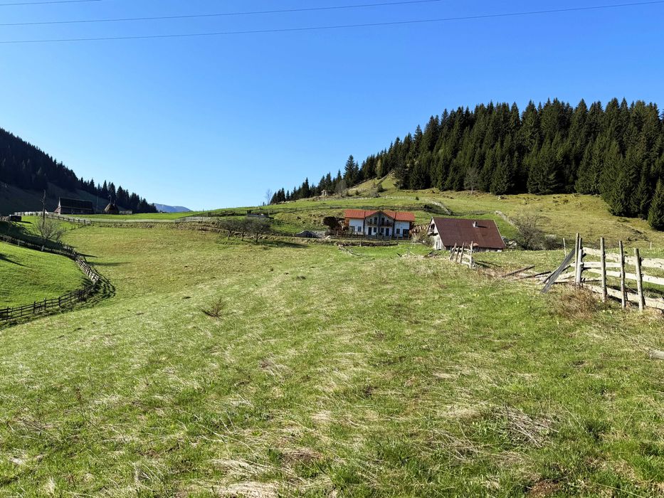 Teren intravilan 8400 mp, Fundata, 10 km distanta fata de Bran Moieciu