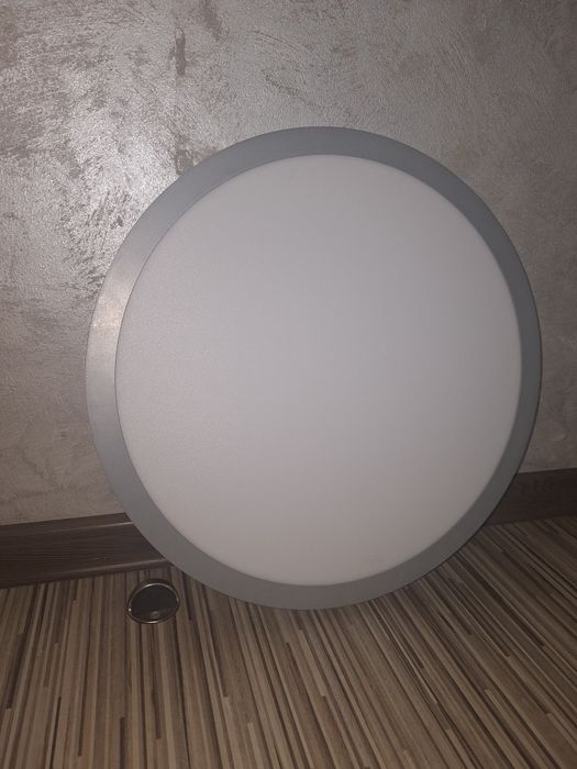 Plafonieră LED Eglo.