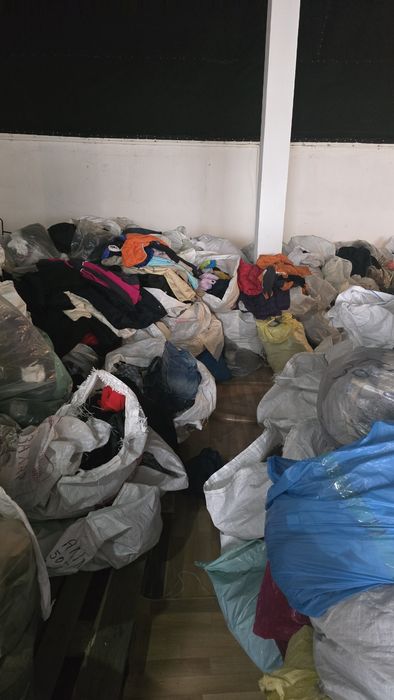 Продавам дрехи втора употреба