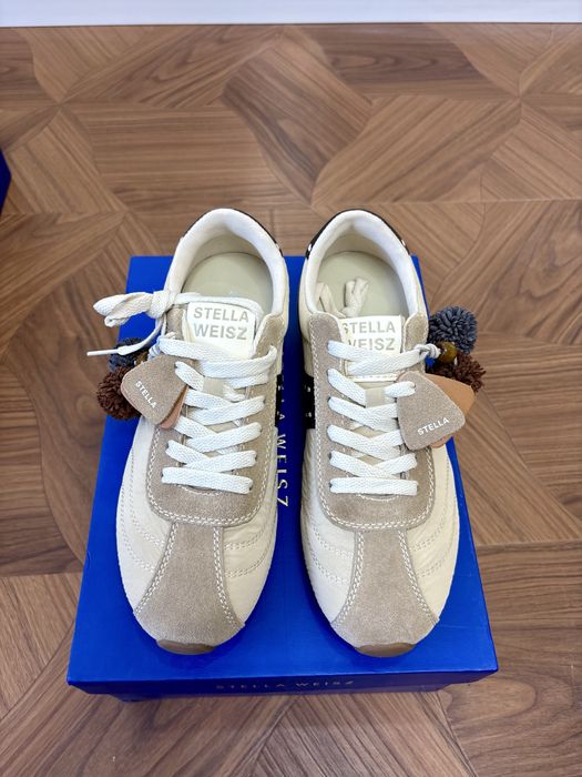 продается кроссовки со скидкой