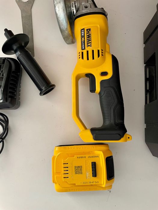 Dewalt DCG412 polizor unghiular cu acumulator 5Ah fabricație 2025