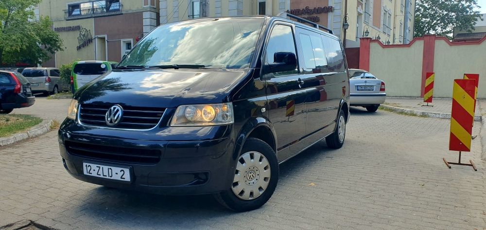VOLKSWAGEN Caravelle
